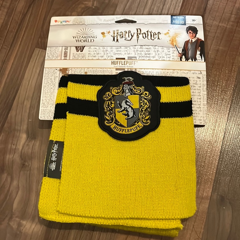 New! Harry Potter Hufflepuff Scarf